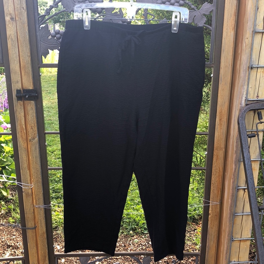 Orvis black lightweight rayon blend loose fitting capris size L